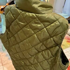 Heated puffer vest